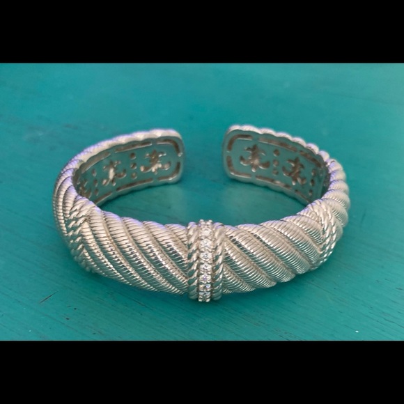 Authentic Judith Ripka Hinged Bangle. - Picture 4 of 6